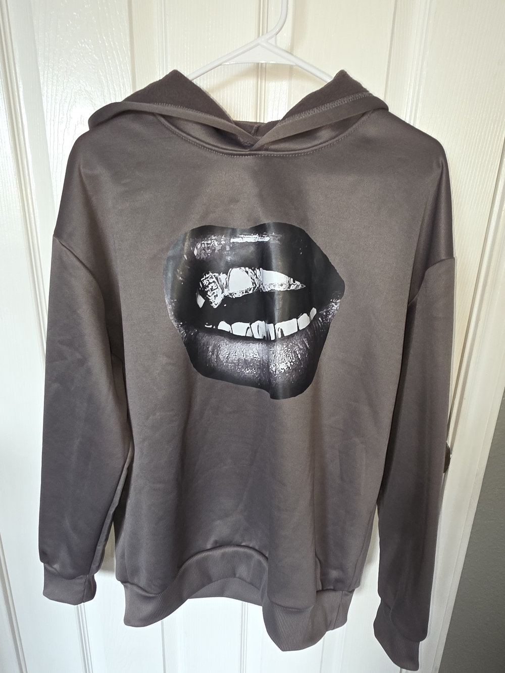 Men's Gray Hooded Sweatshirt with Graphic Lip Print